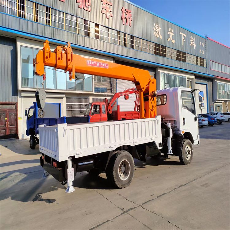 卢龙县三轮随车吊定制 农用改装机自备吊中瑞长期出售