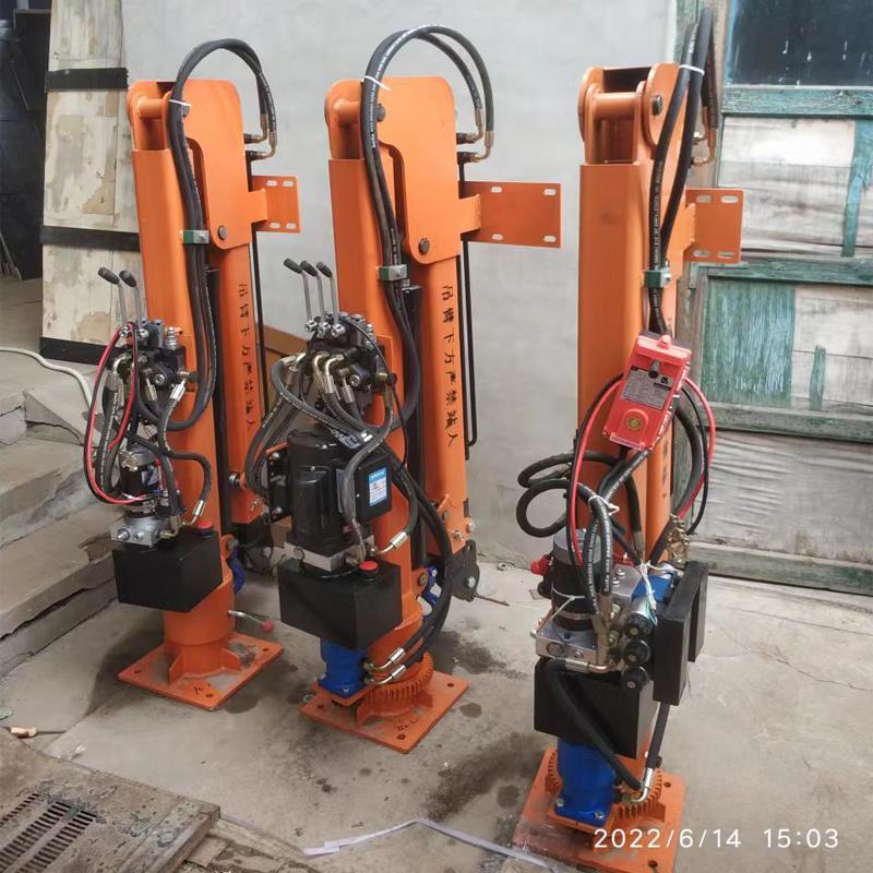 卢龙县重汽蓝牌随车吊 3.2吨 国六动力强 液压驱动 农用自卸起重机